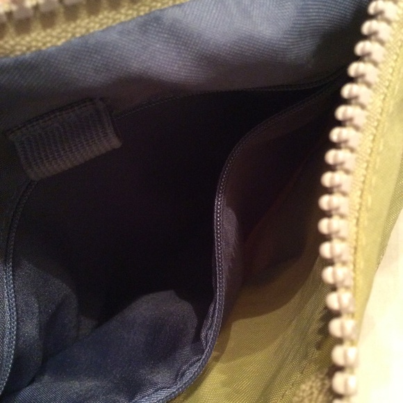 Baggallini nylon travel crossbody purse - Picture 4 of 6